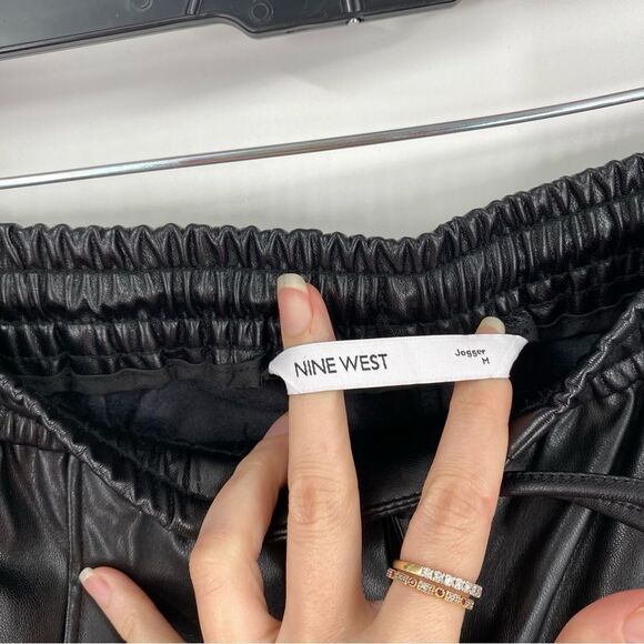 Nine West Women’s Elastic Waist Pull On Black Faux Leather Jogger Pants size M - Picture 2 of 3